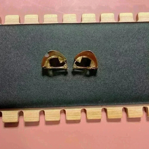 Dior Clip On Earrings - Picture 5 of 6